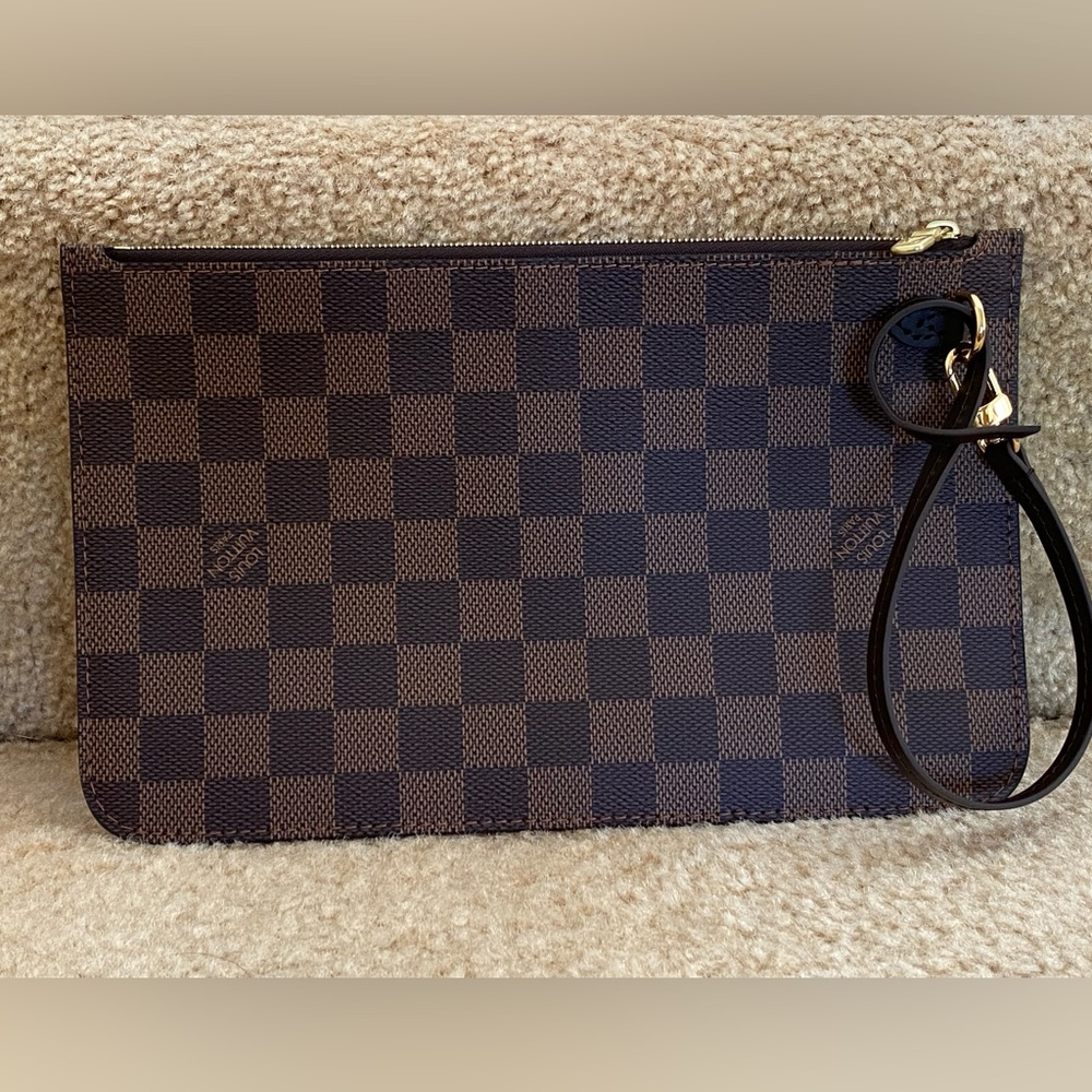 Louis Vuitton - Neverfull Pochette in Damier Ebene